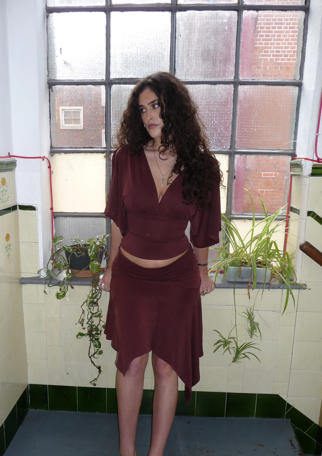 The Yasmin plunge split sleeve top in chocolate modal - Image 5