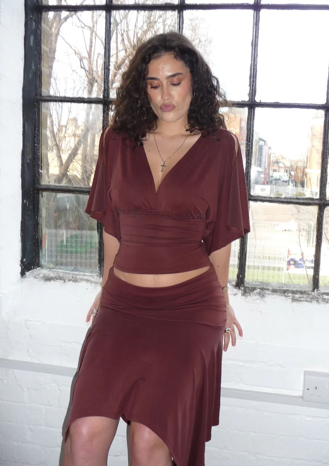 The Yasmin plunge split sleeve top in chocolate modal - Image 6