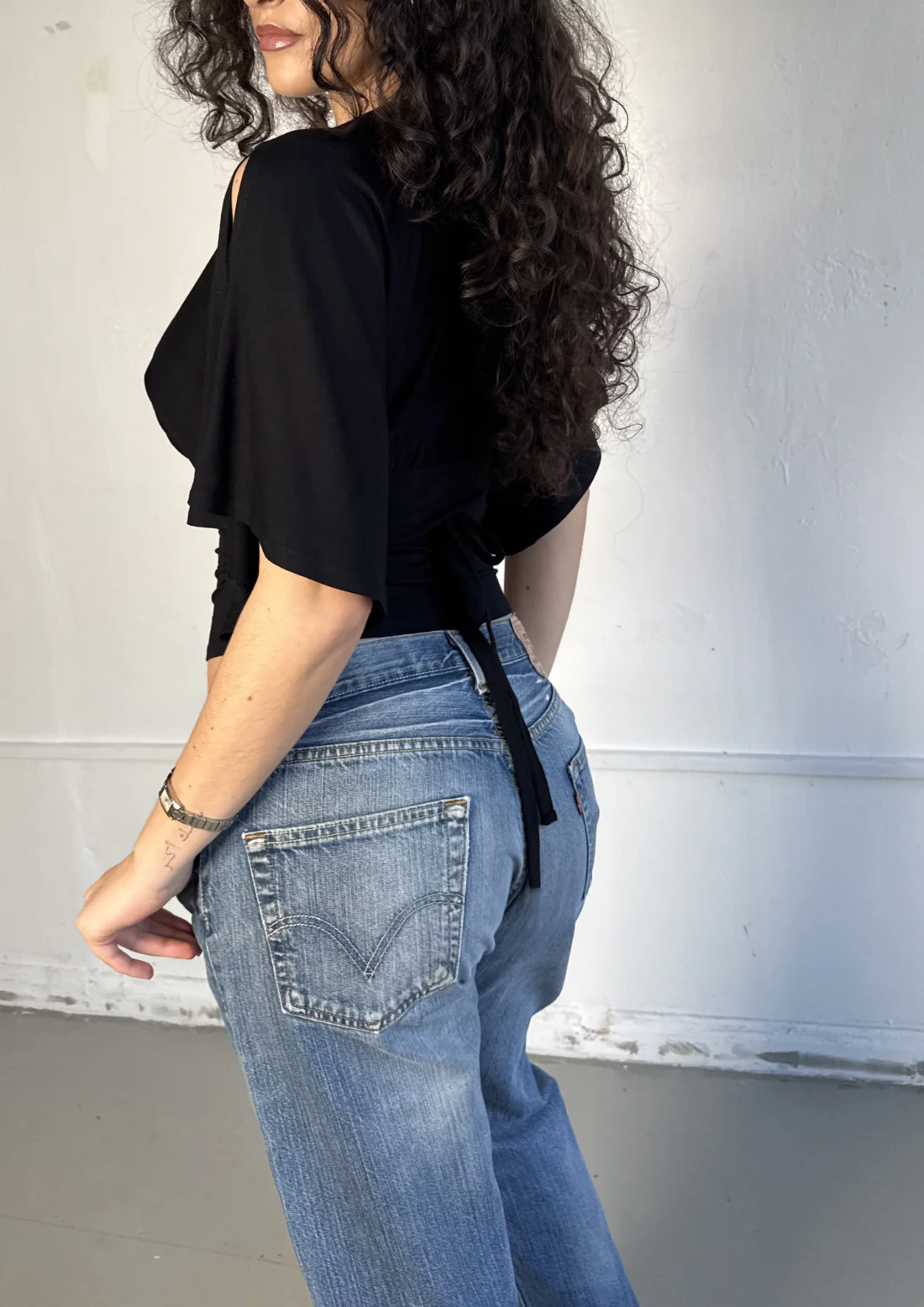 The Yasmin plunge split sleeve top in Black - Image 3