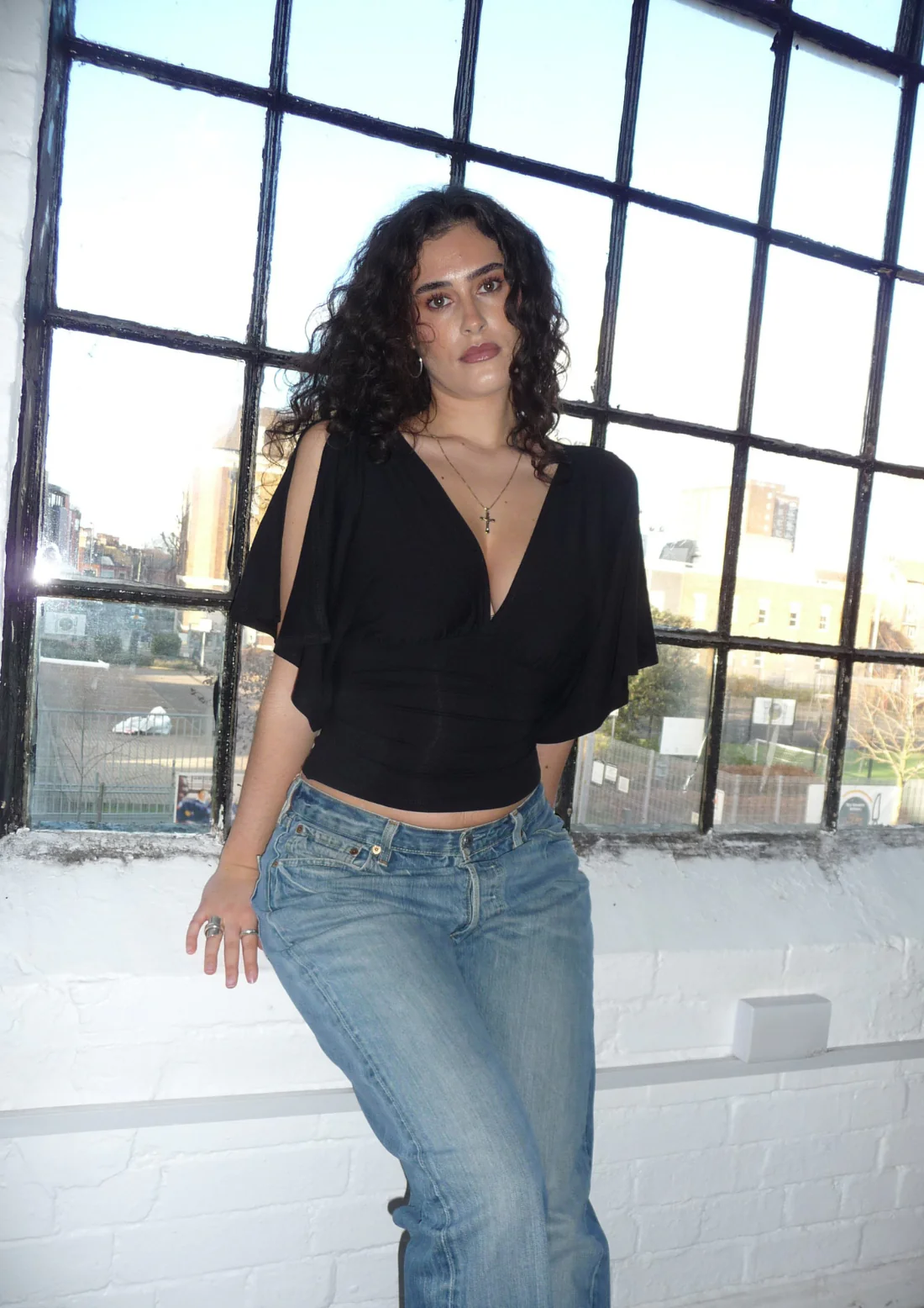 The Yasmin plunge split sleeve top in Black - Image 7